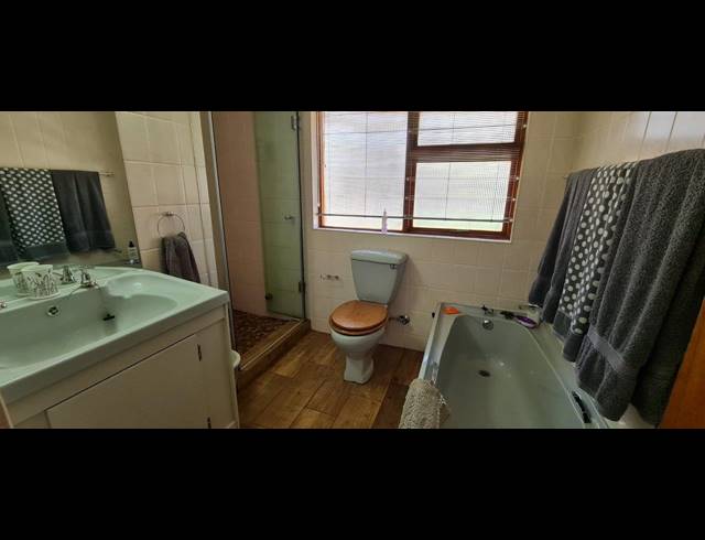 4 BEDROOM HOUSE FOR SALE IN LAKELAND ESTATE